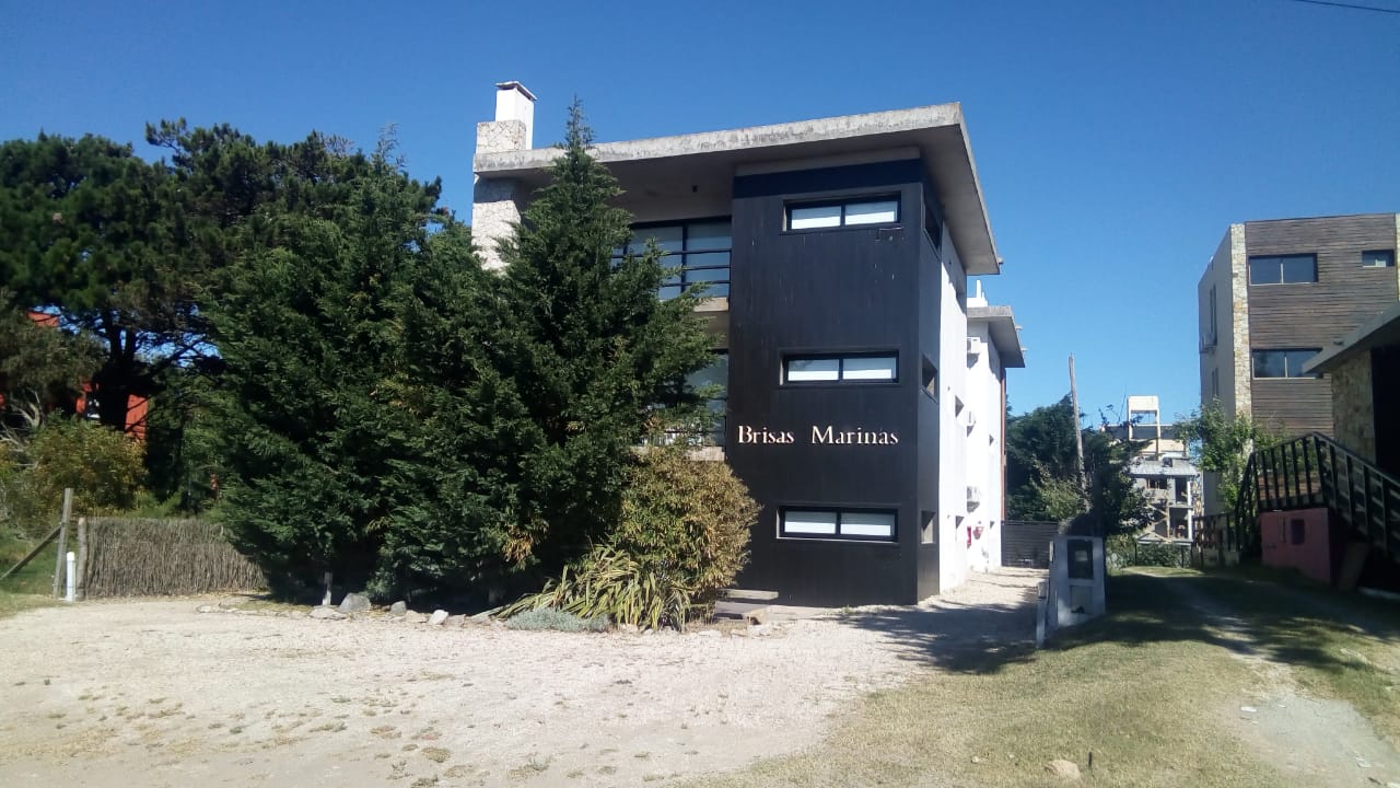 AV7941 – Depto. 3 ambientes para 4 a 5 personas- a 100 m del mar- calle Mar Azul e/ 32 y 33- Las Gaviotas-ALQUILER Y VENTA